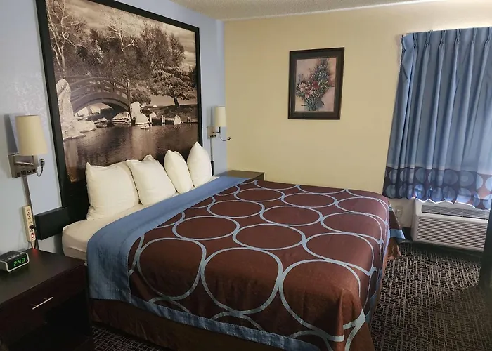 Hotel Super 8 By Wyndham 3*