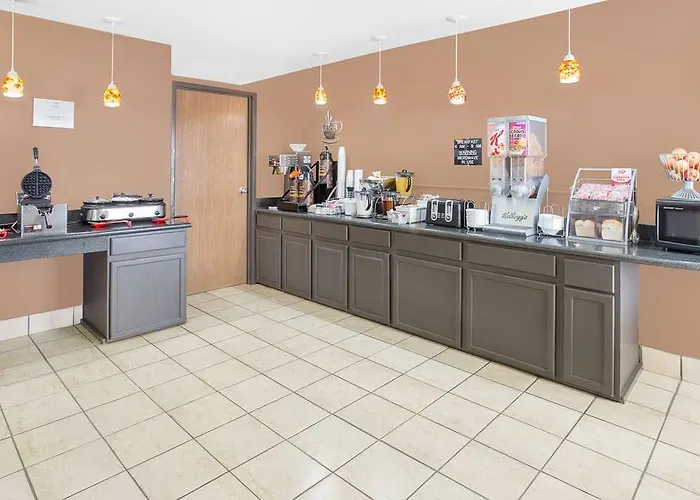 Super 8 By Wyndham Galesburg