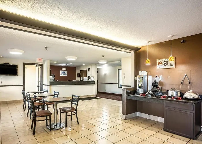 Super 8 By Wyndham Galesburg